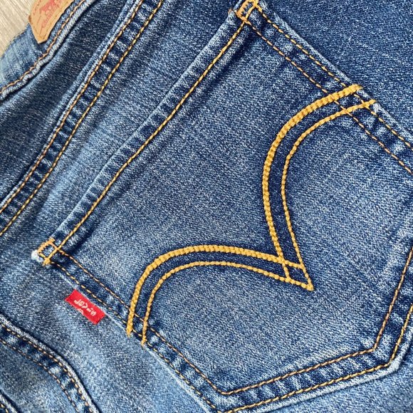 Vintage 2000s Levi's Low rise Flare Jeans with Stretch - Picture 5 of 8